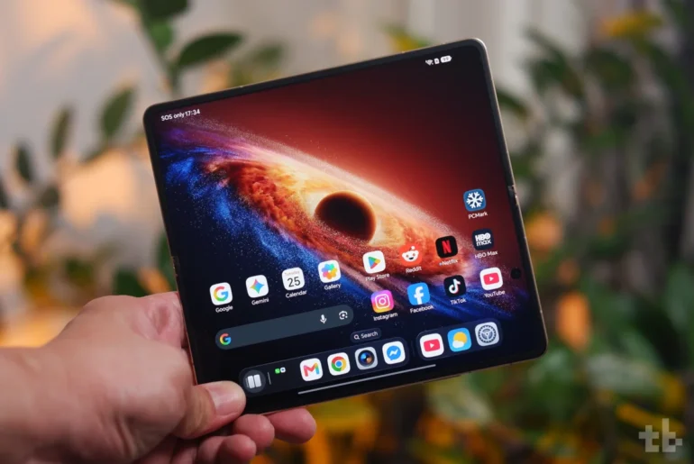 HONOR Magic V6