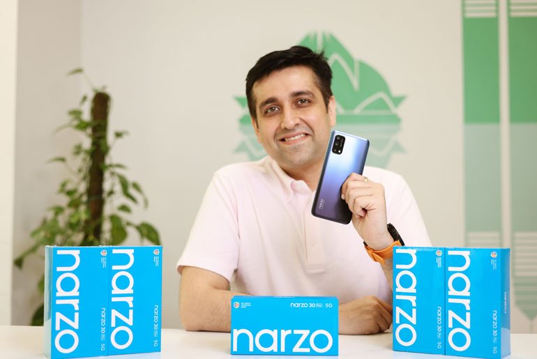 Madhav Sheth with the realme Narzo 30 Pro 5G