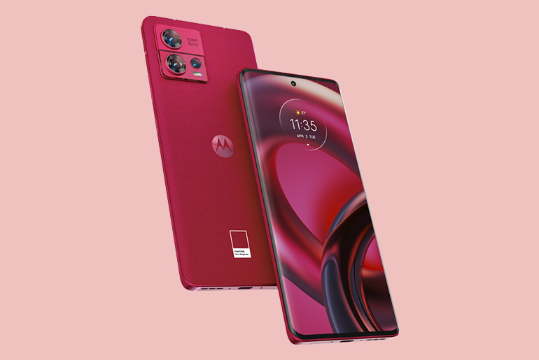 Motorola Edge 30 Fusion in Viva Magenta