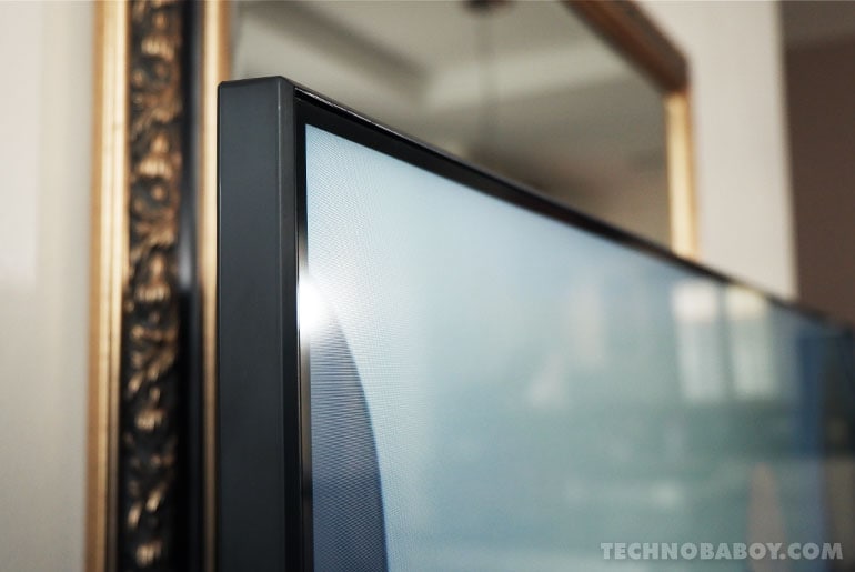 Samsung TU8000 Smart TV Thin Bezels