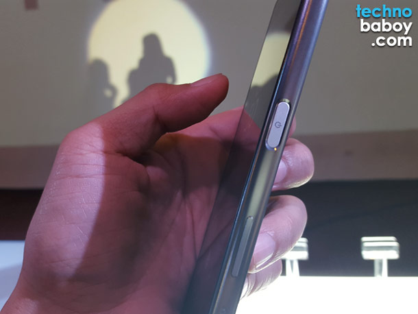 Fingerprint sensor on the side
