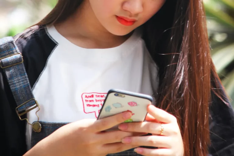 Complete list of Globe Prepaid Promos for 2026 asian texting on phone