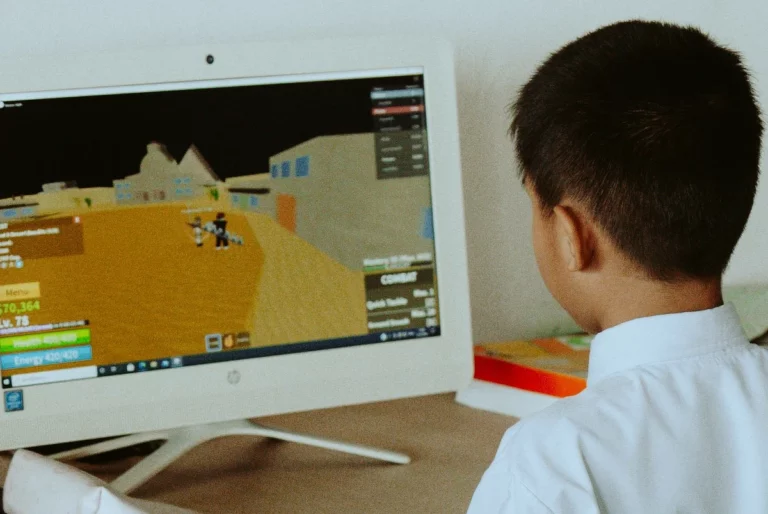 child playing roblox