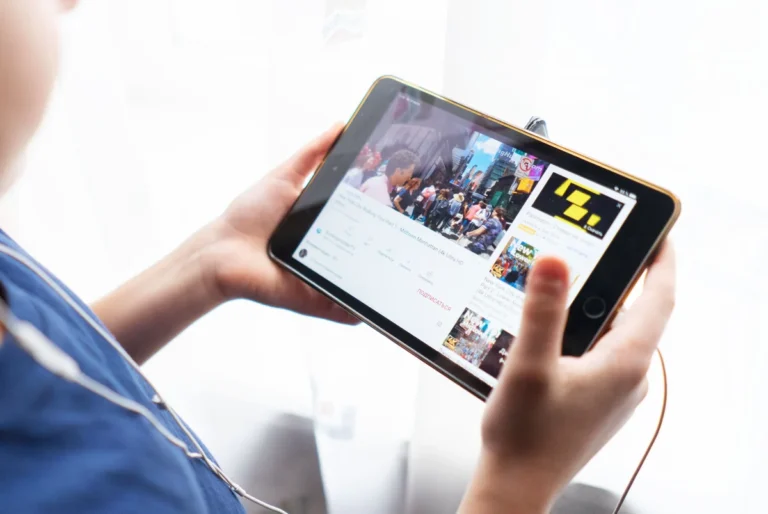 PLDT, Smart to block 100 sites showing school shootings, violent videos child using an ipad mini