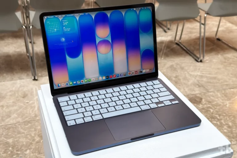 macbook neo silver