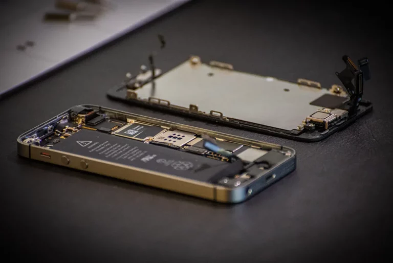 Global average smartphone DRAM and NAND capacity climbs in 2026 smartphone internals
