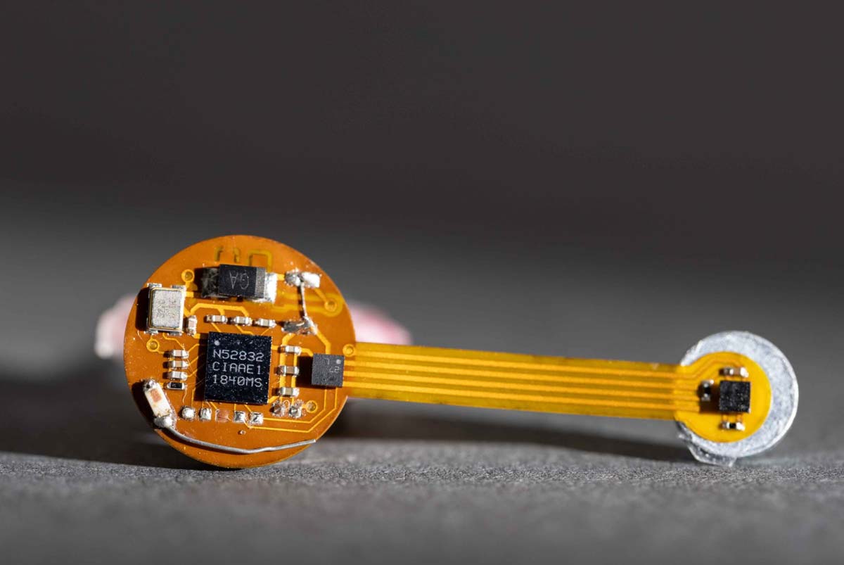 Smart Wearable Thermal Earrings
